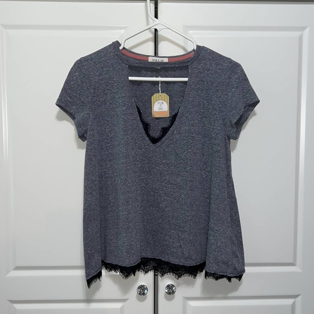 NWT Taylor & Sage S blue cutout T-shirt with black lace 💙🖤
